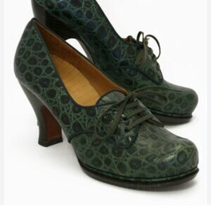 Chie Mihara Depoi Heels Croc Embossed in Emerald Green 39 8.5 9